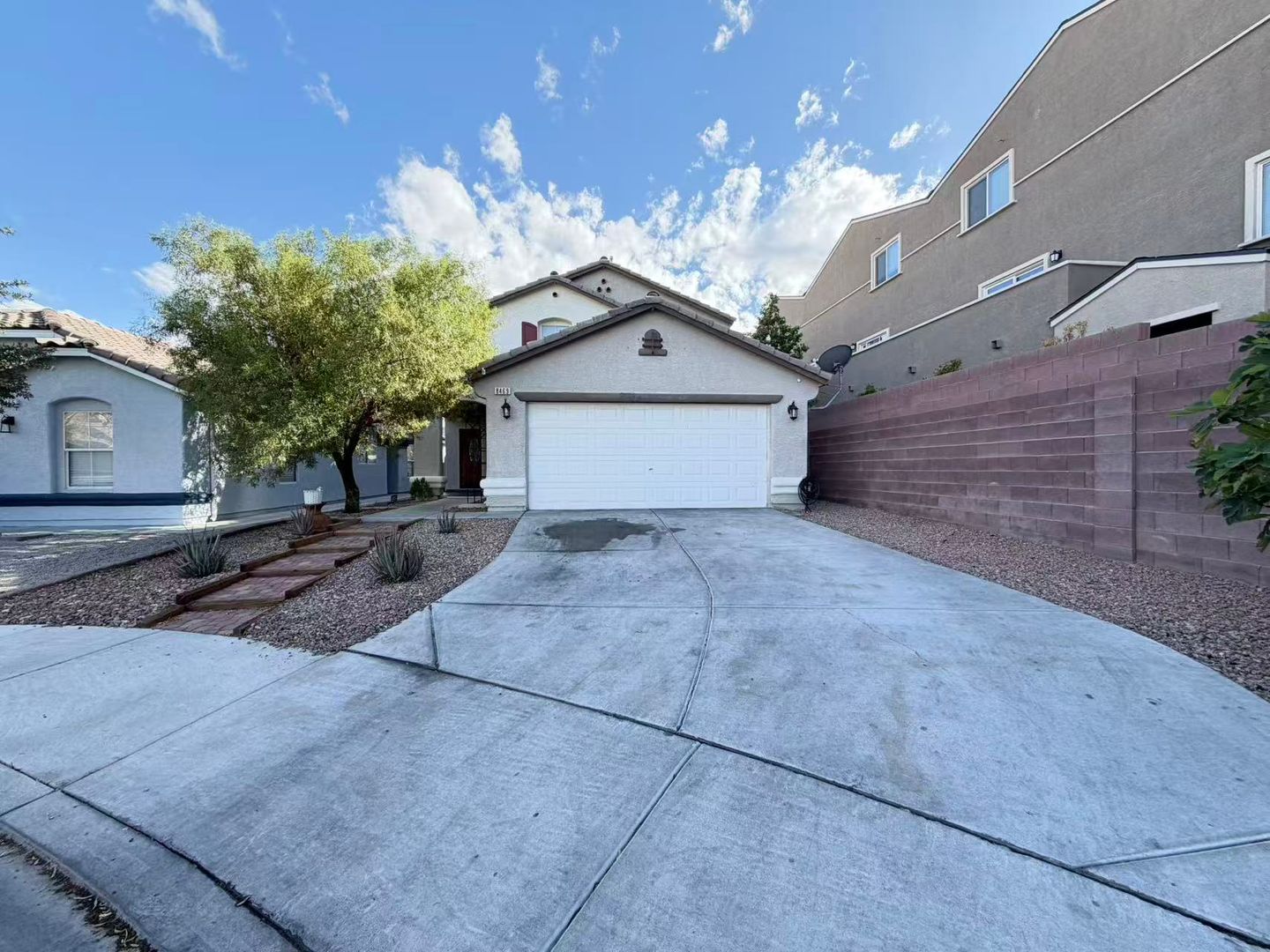 Come check out this beautiful 2,544 sqft 5 bed 3 bath home with an open floorplan!