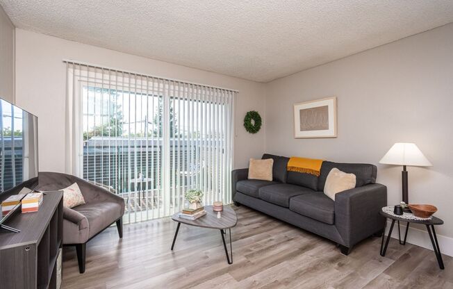 1 bed, 1 bath, 592 sqft, $1,570