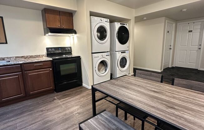 Studio, 1 bath, 165 sqft, $1,095, Unit 356