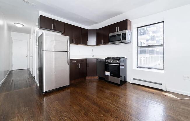 3 beds, 1 bath, $2,995, Unit 5