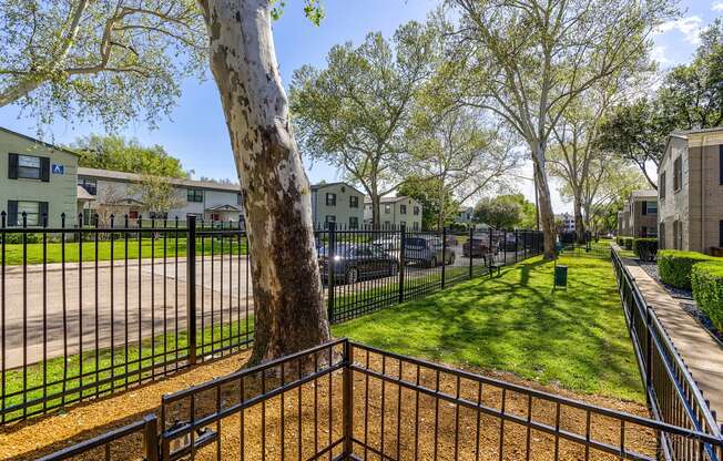 the preserve at ballantyne commons yard with fence and grass