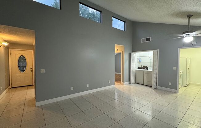 Recently Renovated 2/1 Condo in Winter Park!