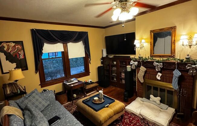 3 beds, 1 bath, $2,200