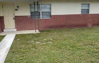 2 bedroom, 1 bathroom Duplex in North Ft Pierce