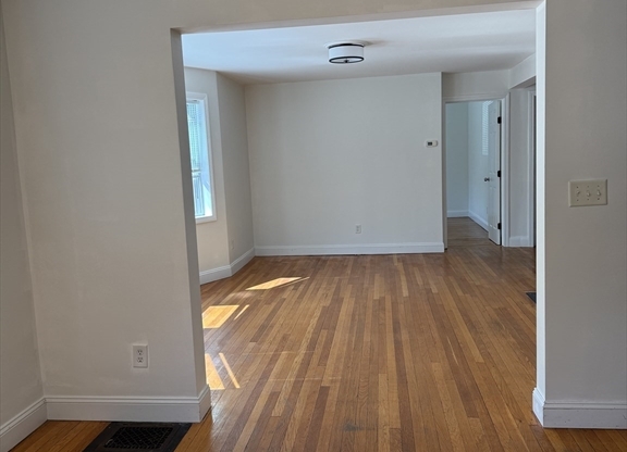 87 FLORAL ST