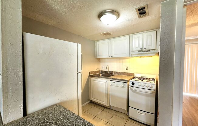 Ground Floor Unit; Tile/Laminate Flooring; Pool; Water/Sewer/Gas INCLUDED in the Rent!