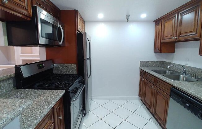 2 beds, 2 baths, 910 sqft, $2,950, Unit 215