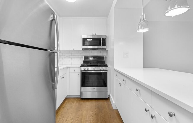 1 bed, 1 bath, $4,300, Unit 12G