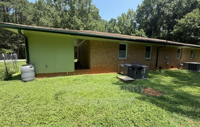 727 LOCUST LN