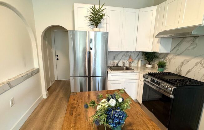 1 MONTH FREE! 4 Bed 2 Bath in Echo Park with Back Patio