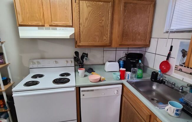 3 beds, 1 bath, $2,200, Unit #4