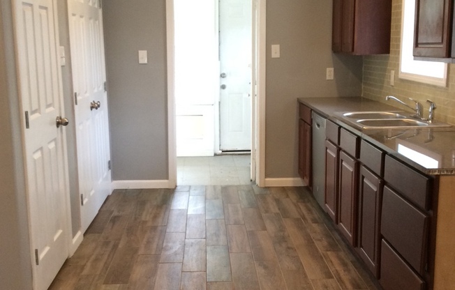 3 beds, 1 bath, $1,125