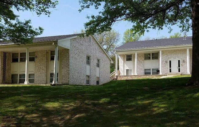 Studio, 1 bath, 550 sqft, $650, Unit 1912 Casady Drive Unit 10