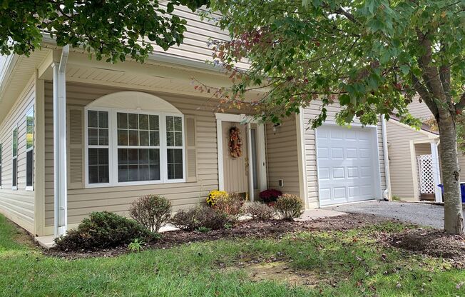 3 Bedroom, 2 Bath Townhouse End Unit with 1 Car Garage