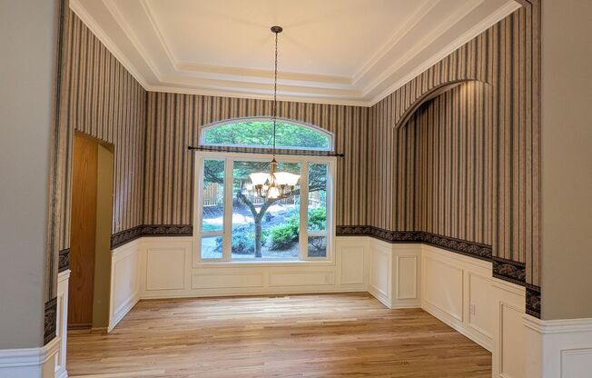 Beautiful 4 bedroom plus Den/Office Home in Mill Creek Community