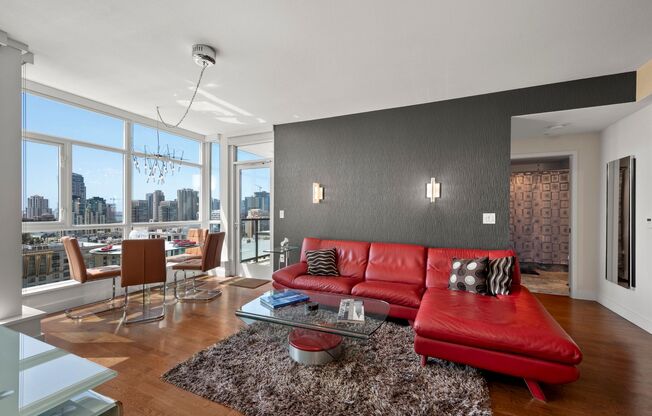 West Facing Downtown Condo for Rent!