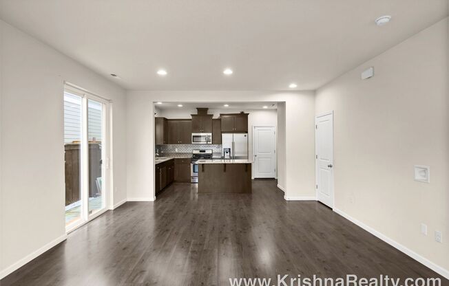 Charming Modern 3 BD* 2.5 BA& Townhome located in Popular North Bethany's Abbey Creek Community