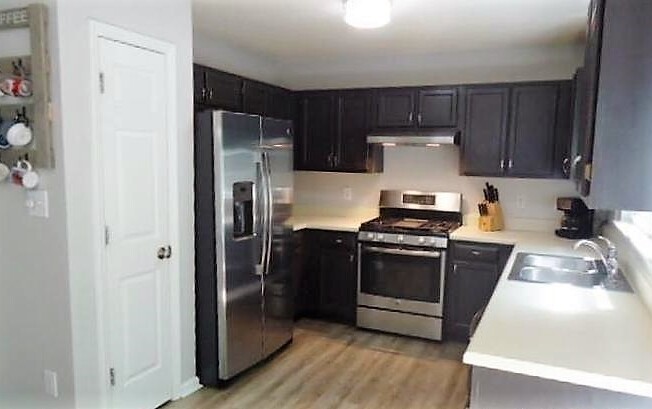 Beautiful 3BD/2BA ranch home with garage in pool community in Holly Springs!