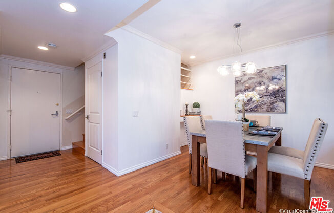 514 S Barrington Ave