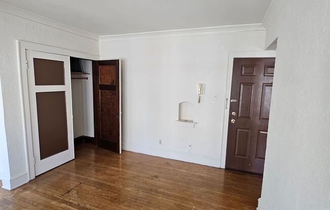 1 bed, 1 bath, $695, Unit 227 - 11 Third Floor