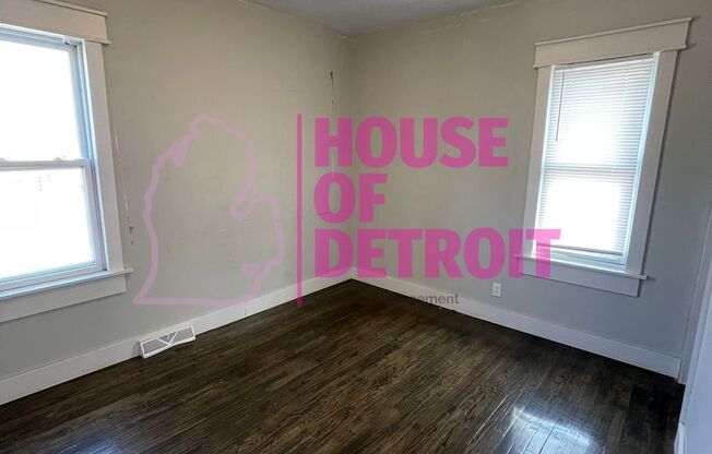 2 beds, 1 bath, 1,200 sqft, $995, Unit Unit 2
