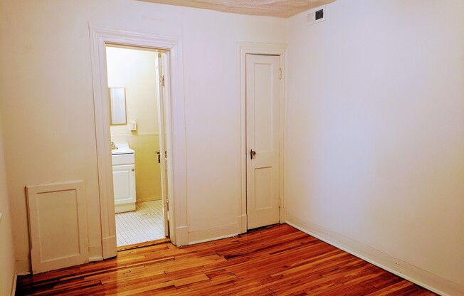 2 beds, 1 bath, $1,395, Unit Apt. 03