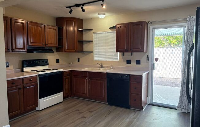 2 Bed 1 Bath Twin Home Unit in Youngtown, 1-car garage