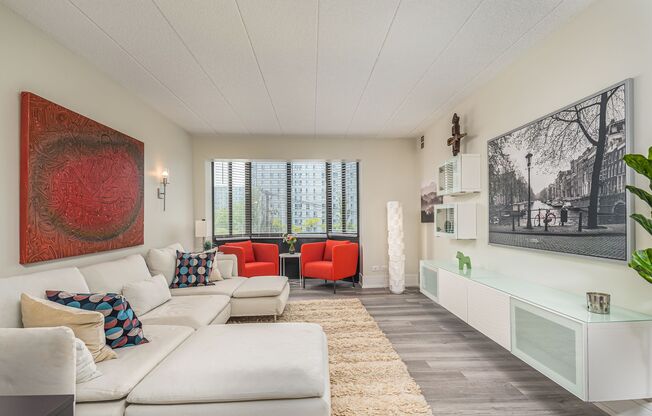 2 beds, 2 baths, 1,039 sqft, $2,395, Unit 626-302
