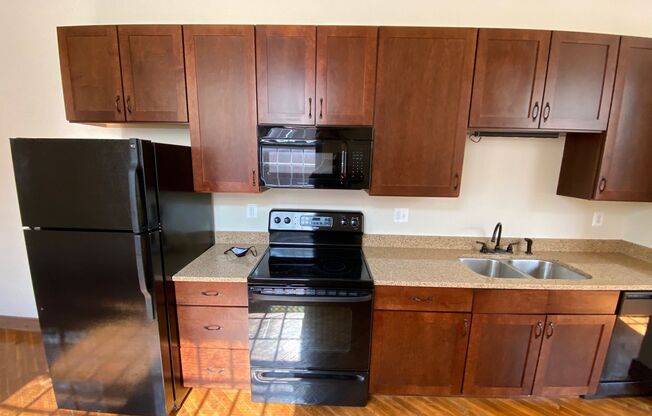 2 beds, 1.5 baths, 1,092 sqft, $1,425, Unit 700 Linden Ave Apt 303