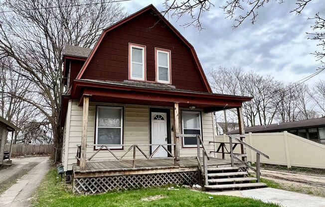 914 Broadway NW- Water included