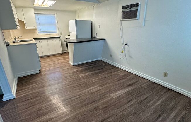 1 bed, 1 bath, 425 sqft, $550, Unit Rear