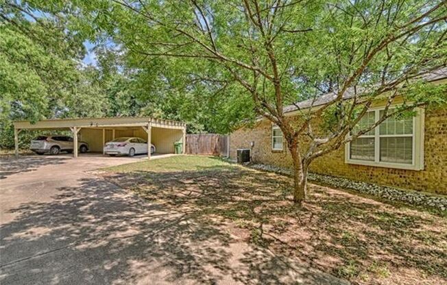 READY NOW! DARLING DUPLEX IN THE HEART OF ARLINGTON!