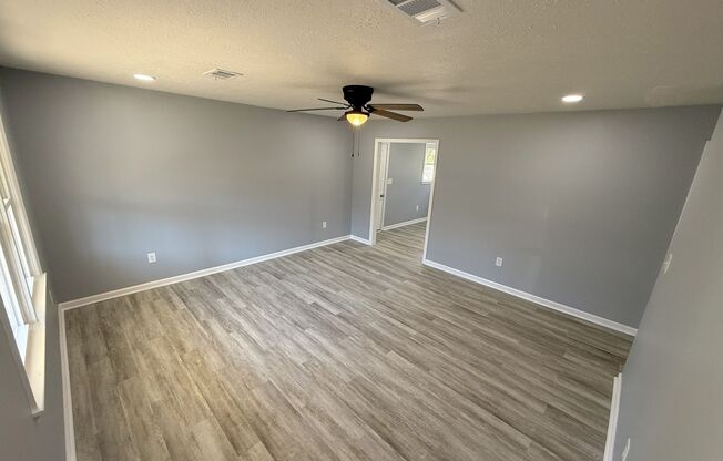 $500.00 of the 1st months rent! 3 Bedroom House, GREAT LOCATION