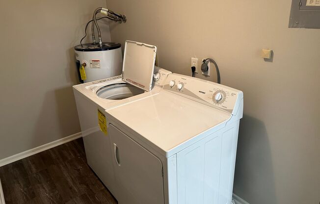 1 bed, 1 bath, 634 sqft, $839, Unit 1919 UC