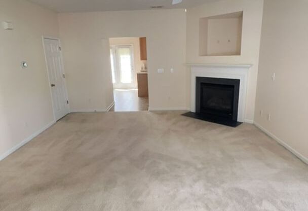 End-Unit Townhouse! Fenced-in Yard! Eat-in Kitchen with Island & Pantry! Fireplace!