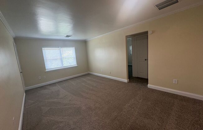 2 beds, 1 bath, $1,150, Unit 2605B