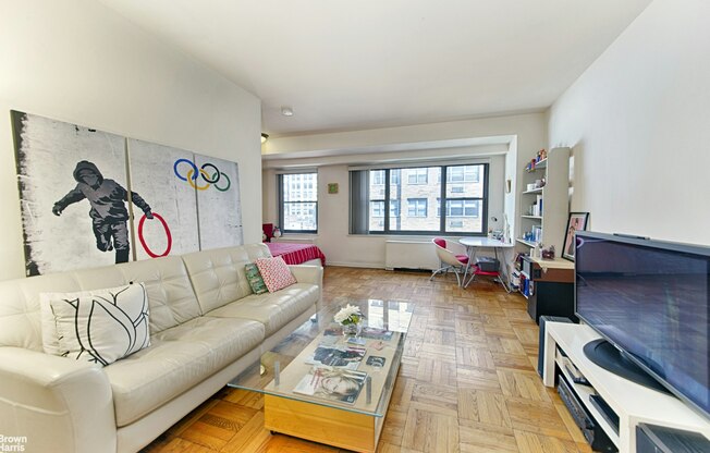 35 E 38 ST