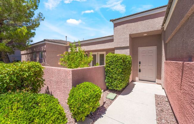 Beautiful Single Story Home with 3 Bedroom, 2 Bath and 2 Car Garage located on a quiet cul-de-sac!