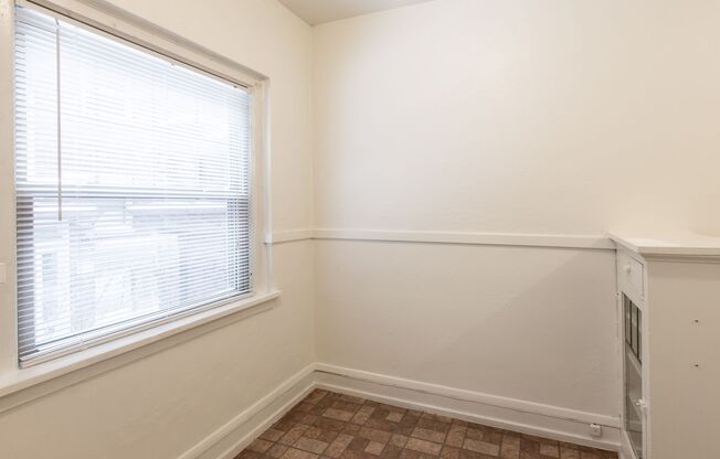 1 bed, 1 bath, 700 sqft, $999, Unit 33-209