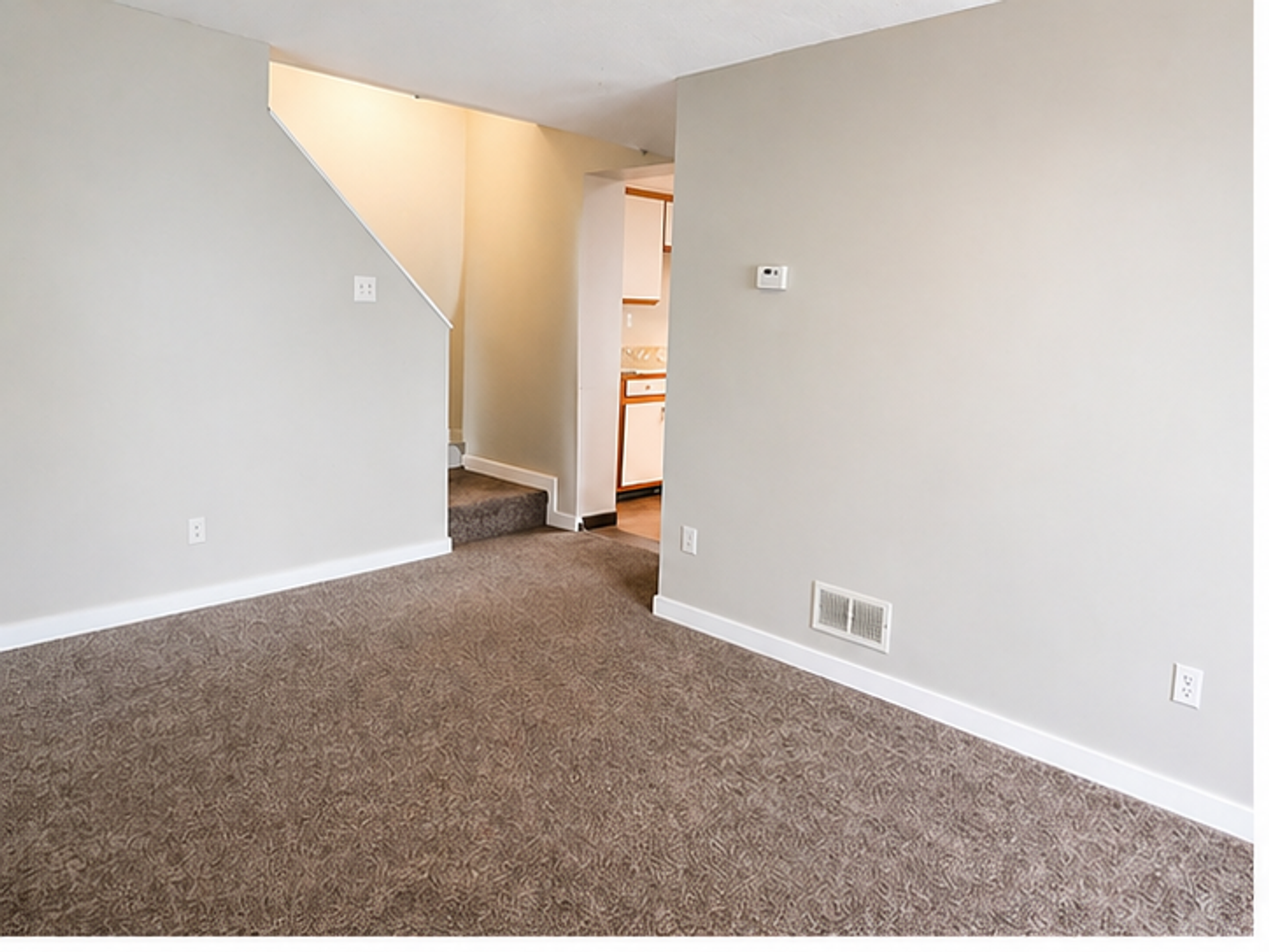***South Side Duplex Apartment For Rent * Pet Friendly * Walk to E. Carson St. * Available Now * Renovated ***