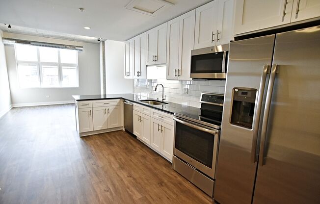 1 bed, 1 bath, 871 sqft, $3,150, Unit 3833-720