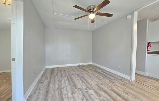 2219 Everett St- 2 BEDROOM/1 BATH For Rent