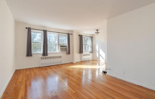 142 27 HORACE HARDING EXPY