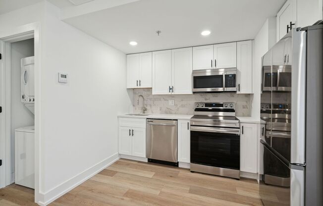 Studio, 1 bath, 530 sqft, $1,320, Unit Unit 109