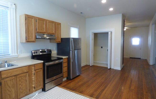 2 beds, 1 bath, $1,300