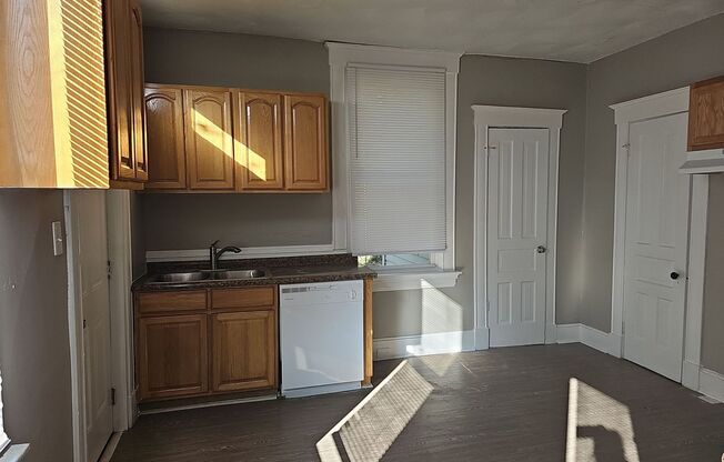 3 beds, 1 bath, $1,225