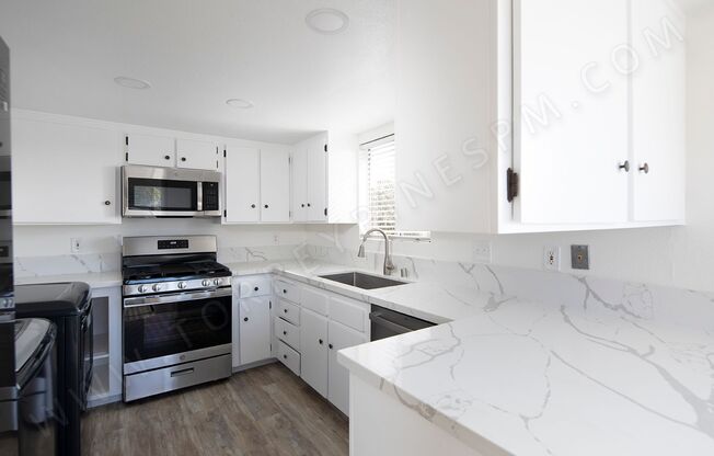 *OPEN HOUSE: 9/6 2:30-3:30PM* BEAUTIFUL Remodeled 3BR with W/D in unit and Parking