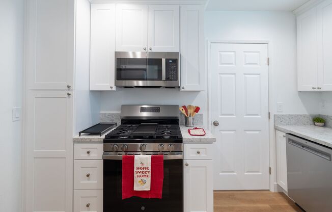 Charming 3 Bedrooms 2 Bathrooms Home $4,000/mo.