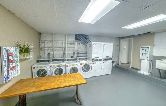 Studio, 1 bath, 300 sqft, $1,425, Unit Unit 208