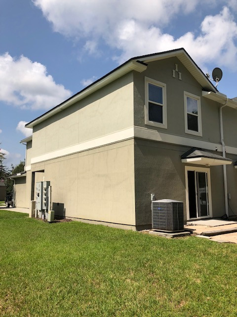 StoneHaven at Aberdeen 3/2.5 Townhouse with 1 car garage for rent with new carpet upstairs and fresh paint throughout